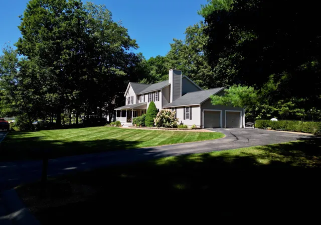 Photo 4 of Sale Pending at 9 Hampstead Rd, Merrimack, NH 03054 | MLS# 5108642 | Listing updated on 2026-09-16