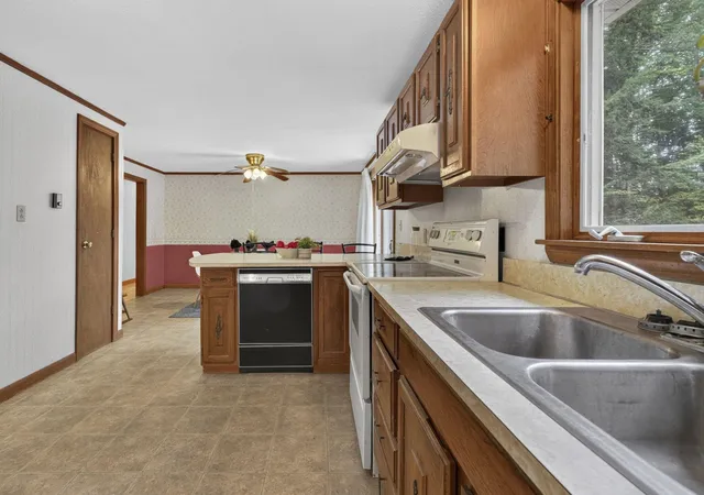 Photo 4 of Single family home for sale at 535 Prospect St, Franklin, NH 03235 | MLS# 5108643 | Listing updated on 2026-09-15