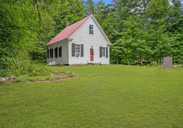 Single family home for sale at 446 Parker Rd, Carroll, NH 03598 | MLS# 5108646