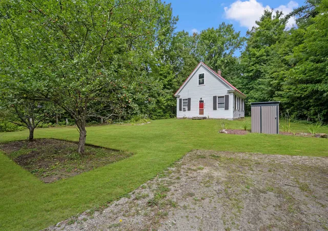 Photo 1 of Single family home for sale at 446 Parker Rd, Carroll, NH 03598 | MLS# 5108646 | Listing updated on 2026-09-08