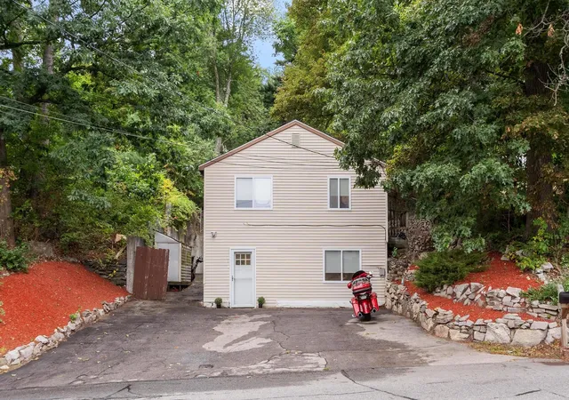 Photo 1 of Single family home for sale at 786 Mammoth Rd, Manchester, NH 03104 | MLS# 5108663 | Listing updated on 2026-09-16