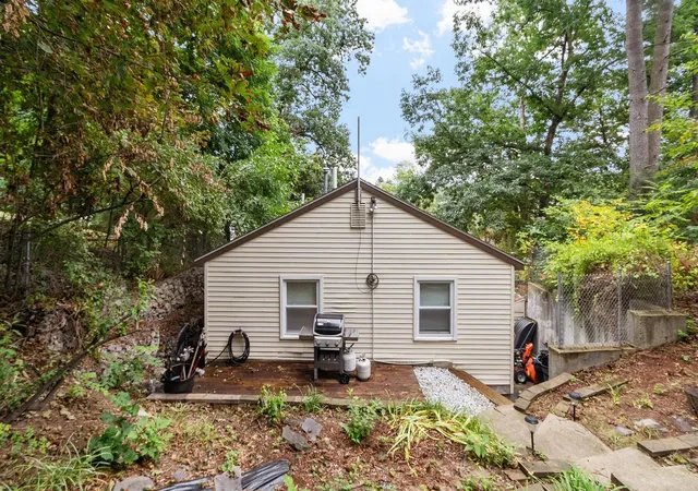 Photo 3 of Single family home for sale at 786 Mammoth Rd, Manchester, NH 03104 | MLS# 5108663 | Listing updated on 2026-09-16