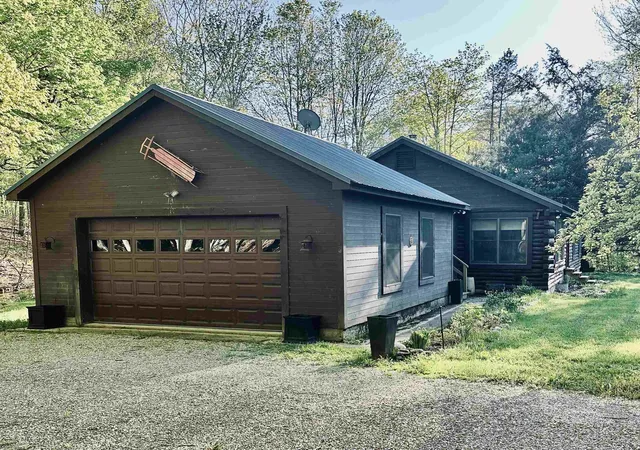 Photo 2 of Single family home for sale at 6 Dwyers Camp Rd, North Bennington, VT 05257 | MLS# 5108670 | Listing updated on 2026-09-08