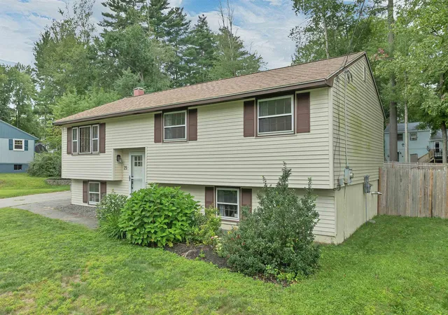 Photo 3 of Single family home for sale at 25 Briar Cliff Dr, Milford, NH 03055 | MLS# 5108673 | Listing updated on 2026-09-14