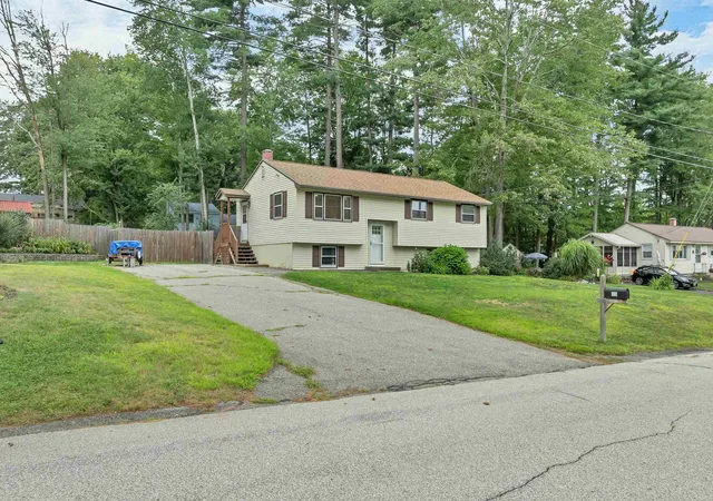 Photo 4 of Single family home for sale at 25 Briar Cliff Dr, Milford, NH 03055 | MLS# 5108673 | Listing updated on 2026-09-14