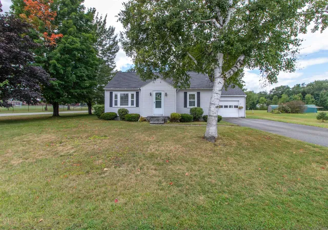 Photo 2 of Single family home for sale at 211 Bluff Rd, Newport, VT 05855 | MLS# 5108677 | Listing updated on 2026-09-11