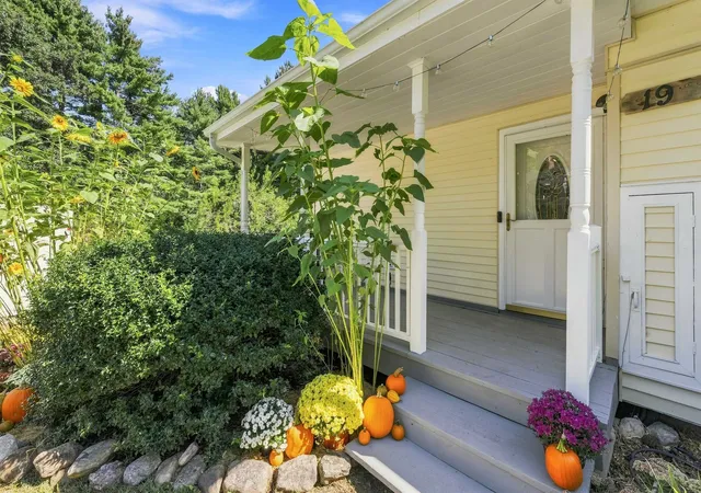 Photo 1 of Sale Pending at 19 Old Mont Vernon Rd, Amherst, NH 03031 | MLS# 5108683 | Listing updated on 2026-09-14