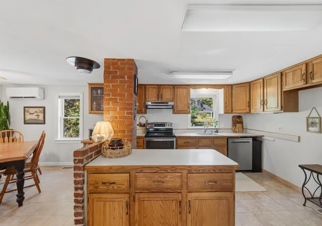Photo 3 of Sale Pending at 19 Old Mont Vernon Rd, Amherst, NH 03031 | MLS# 5108683 | Listing updated on 2026-09-14