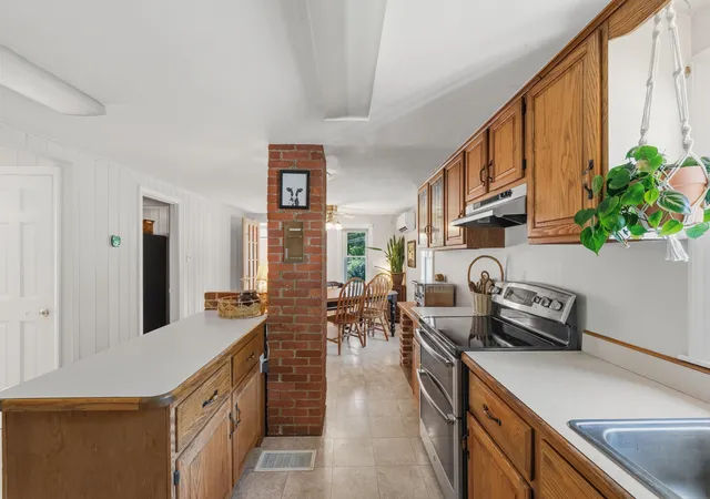 Photo 3 of Sale Pending at 19 Old Mont Vernon Rd, Amherst, NH 03031 | MLS# 5108683 | Listing updated on 2026-09-14