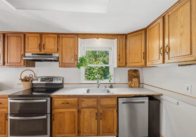 Photo 4 of Sale Pending at 19 Old Mont Vernon Rd, Amherst, NH 03031 | MLS# 5108683 | Listing updated on 2026-09-14
