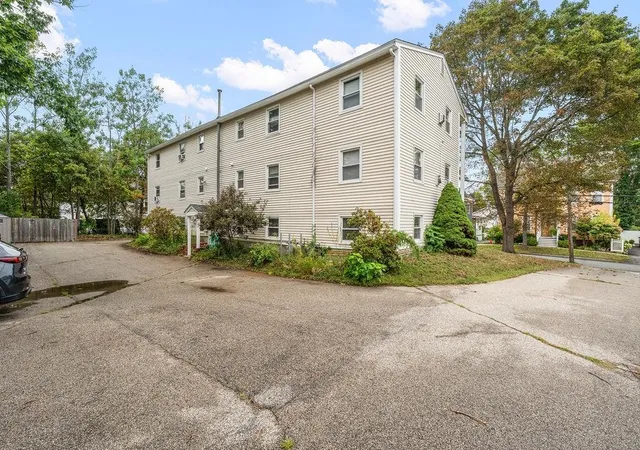 Photo 2 of Townhouse for sale at 140 Cass St #1, Portsmouth, NH 03801 | MLS# 5108689 | Listing updated on 2026-09-28