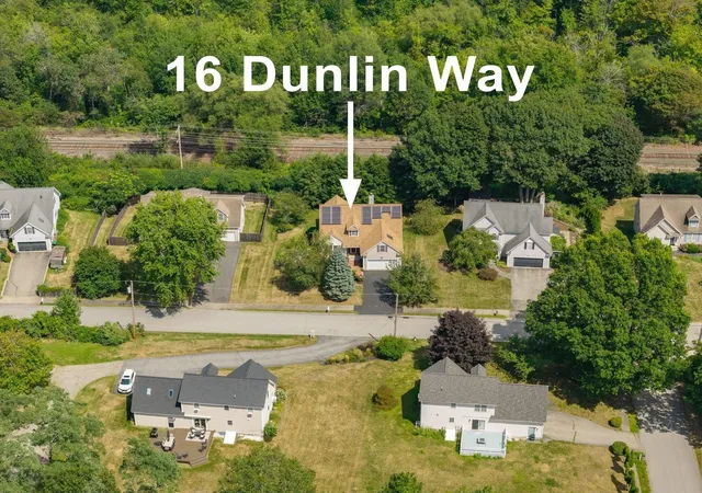 Photo 3 of Single family home for sale at 16 Dunlin Way, Portsmouth, NH 03801 | MLS# 5108691 | Listing updated on 2026-09-29