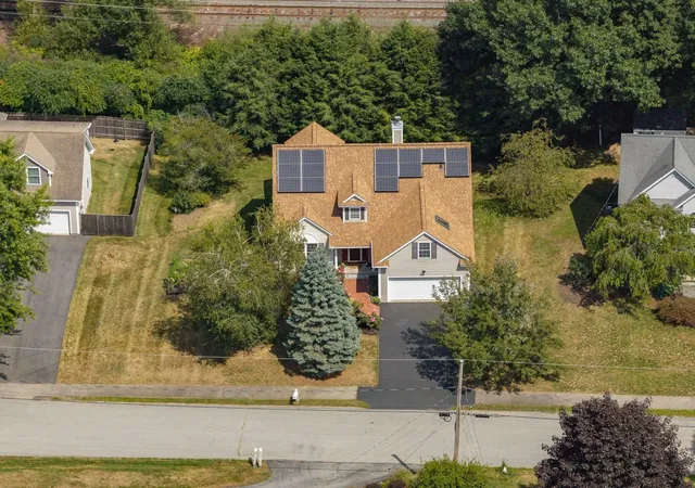 Photo 3 of Single family home for sale at 16 Dunlin Way, Portsmouth, NH 03801 | MLS# 5108691 | Listing updated on 2026-09-29