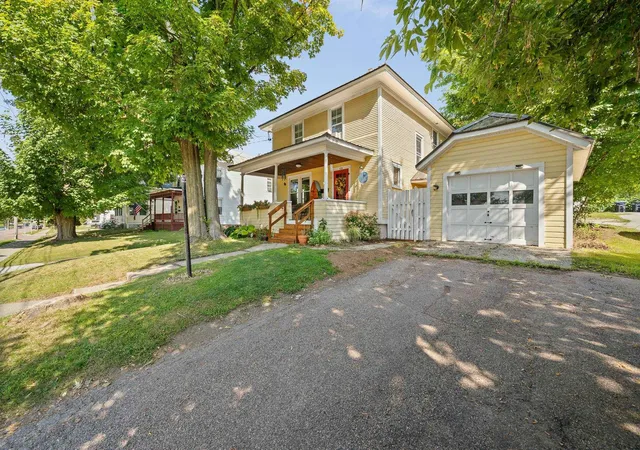 Photo 1 of Single family home for sale at 129 S Main St, Saint Albans, VT 05478 | MLS# 5108702 | Listing updated on 2026-09-12