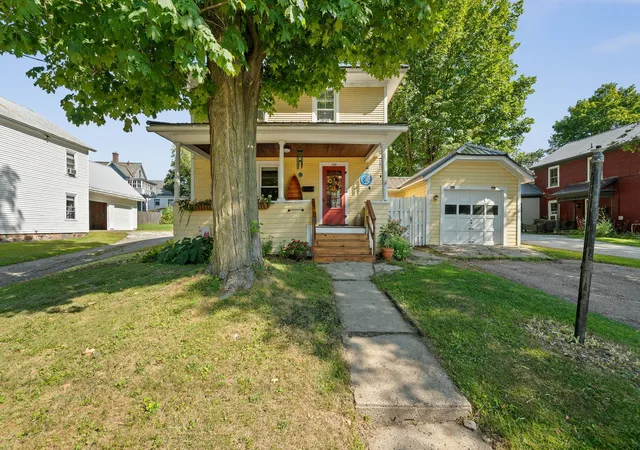 Photo 2 of Single family home for sale at 129 S Main St, Saint Albans, VT 05478 | MLS# 5108702 | Listing updated on 2026-09-12