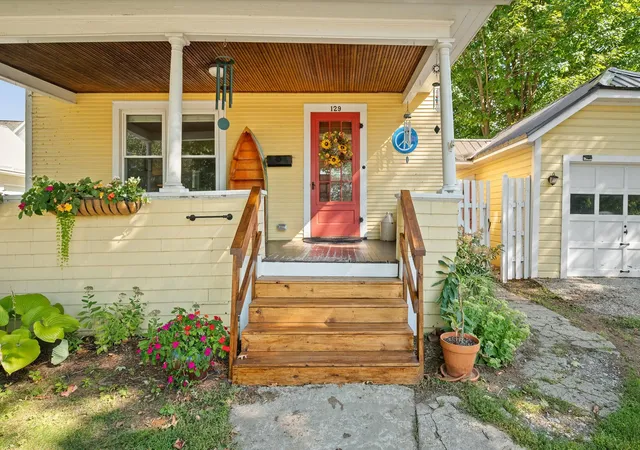 Photo 3 of Single family home for sale at 129 S Main St, Saint Albans, VT 05478 | MLS# 5108702 | Listing updated on 2026-09-12