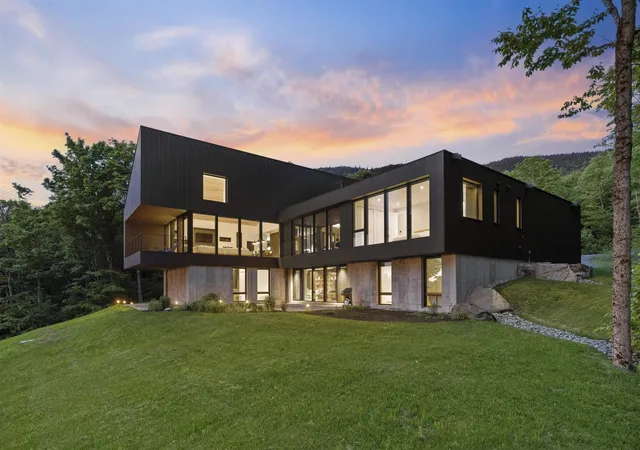 Photo 1 of Single family home for sale at 811 Bear Crk Ln, Waterbury Center, VT 05677 | MLS# 5108725 | Listing updated on 2026-09-08