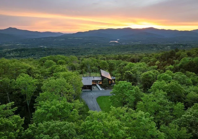 Photo 2 of Single family home for sale at 811 Bear Crk Ln, Waterbury Center, VT 05677 | MLS# 5108725 | Listing updated on 2026-09-08
