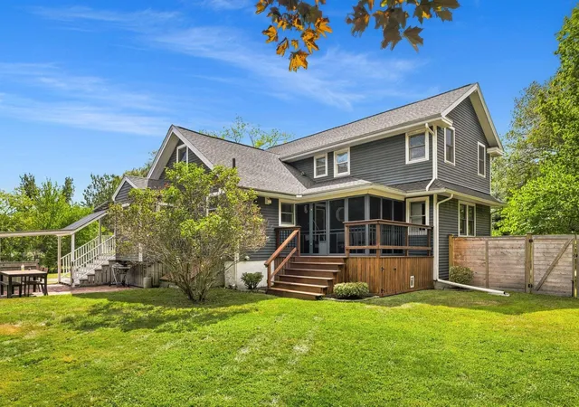 Photo 3 of Single family home for sale at 29 Versailles Ave, Portsmouth, NH 03801 | MLS# 5108729 | Listing updated on 2026-09-23
