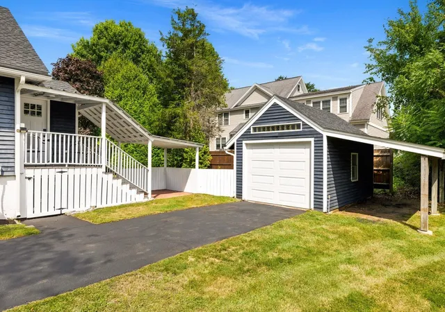 Photo 4 of Single family home for sale at 29 Versailles Ave, Portsmouth, NH 03801 | MLS# 5108729 | Listing updated on 2026-09-23