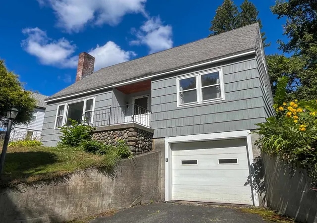 Photo 2 of Single family home for sale at 62 Highland Ave, Saint Johnsbury, VT 05819 | MLS# 5108734 | Listing updated on 2026-09-12