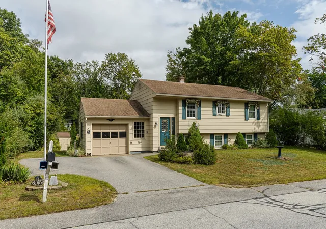 Photo 1 of Single family home for sale at 8 Jay Dr, Concord, NH 03301 | MLS# 5108752 | Listing updated on 2026-09-12