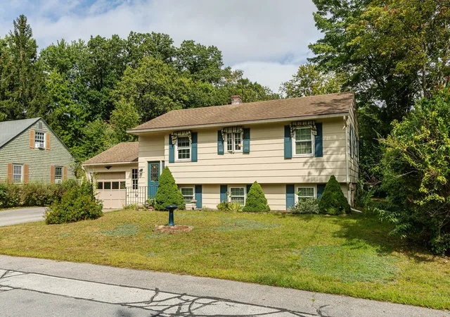 Photo 3 of Single family home for sale at 8 Jay Dr, Concord, NH 03301 | MLS# 5108752 | Listing updated on 2026-09-12