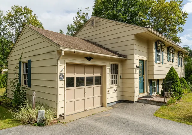 Photo 3 of Single family home for sale at 8 Jay Dr, Concord, NH 03301 | MLS# 5108752 | Listing updated on 2026-09-12