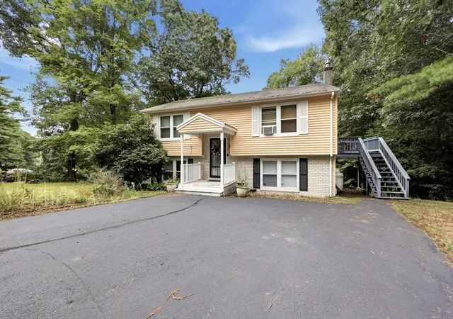 Photo 2 of Single family home for sale at 29 Hersey Ln, Newmarket, NH 03857 | MLS# 5108762 | Listing updated on 2026-09-14