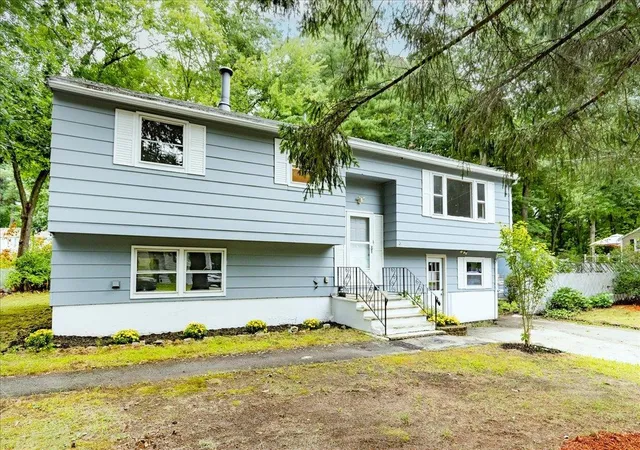 Photo 2 of Single family home for sale at 3 Bernice Ave, Salem, NH 03079 | MLS# 5108780 | Listing updated on 2026-09-10