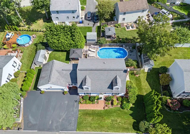 Photo 2 of Sale Pending at 176 Stanton St, Manchester, NH 03103 | MLS# 5108781 | Listing updated on 2026-09-12