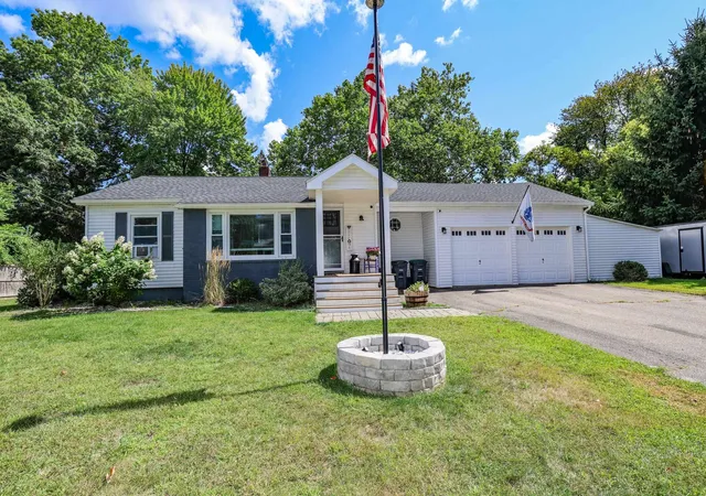 Photo 3 of Single family home for sale at 17 Coaker Ave, Hooksett, NH 03106 | MLS# 5108785 | Listing updated on 2026-09-17