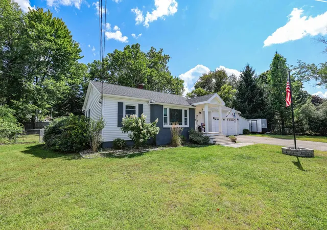 Photo 3 of Single family home for sale at 17 Coaker Ave, Hooksett, NH 03106 | MLS# 5108785 | Listing updated on 2026-09-17