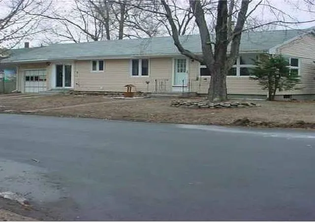 Photo 1 of Sale Pending at 5 Kingston St, Manchester, NH 03102 | MLS# 5108791 | Listing updated on 2026-09-21