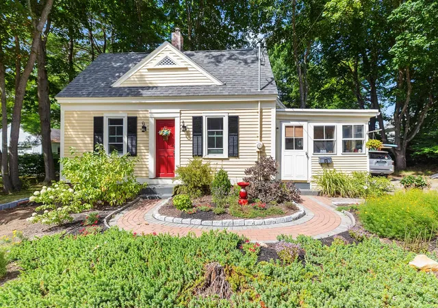 Photo 2 of Single family home for sale at 59 Maple St, Somersworth, NH 03878 | MLS# 5108793 | Listing updated on 2026-09-11