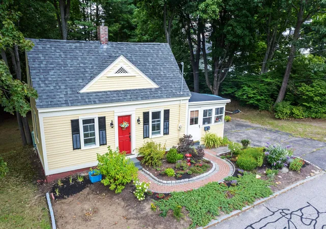 Photo 4 of Single family home for sale at 59 Maple St, Somersworth, NH 03878 | MLS# 5108793 | Listing updated on 2026-09-11