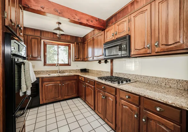 Photo 3 of Sale Pending at 16 Briand Dr, Nashua, NH 03063 | MLS# 5108796 | Listing updated on 2026-09-17
