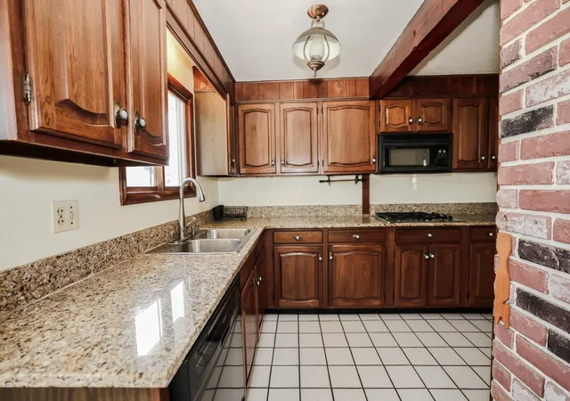 Photo 3 of Sale Pending at 16 Briand Dr, Nashua, NH 03063 | MLS# 5108796 | Listing updated on 2026-09-17