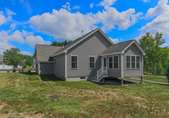 Photo 4 of Sale Pending at 39 Pasture Ln #1, Nashua, NH 03062 | MLS# 5108797 | Listing updated on 2026-09-14