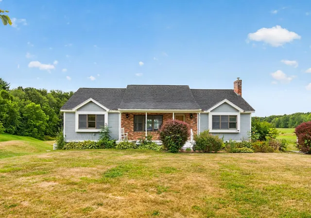 Photo 1 of Single family home for sale at 571 Silver St, Rollinsford, NH 03869 | MLS# 5108798 | Listing updated on 2026-09-10