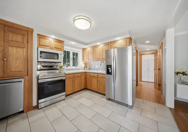 Photo 2 of Single family home for sale at 10 Roosevelt Ave, Concord, NH 03301 | MLS# 5108799 | Listing updated on 2026-09-17