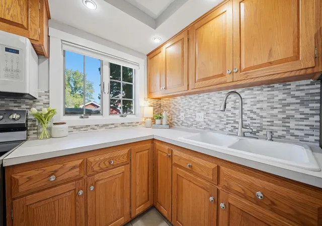 Photo 3 of Single family home for sale at 10 Roosevelt Ave, Concord, NH 03301 | MLS# 5108799 | Listing updated on 2026-09-17