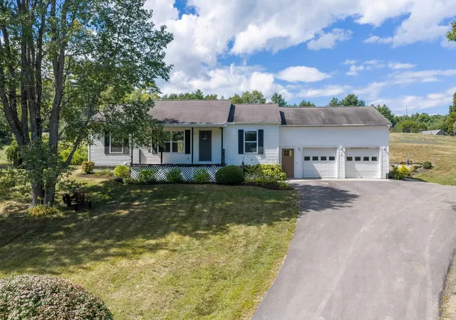 Photo 2 of Single family home for sale at 6 Ridge Berry Ln, Center Harbor, NH 03226 | MLS# 5108806 | Listing updated on 2026-10-14