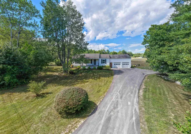 Photo 3 of Single family home for sale at 6 Ridge Berry Ln, Center Harbor, NH 03226 | MLS# 5108806 | Listing updated on 2026-10-14