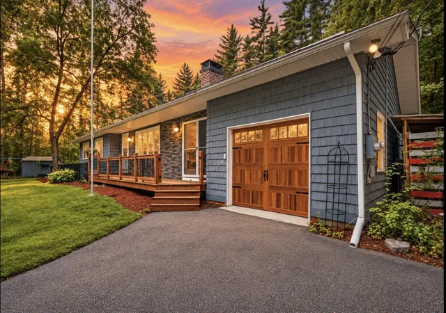 Photo 2 of Single family home for sale at 6 Juniper Dr, Amherst, NH 03031 | MLS# 5108807 | Listing updated on 2026-09-15