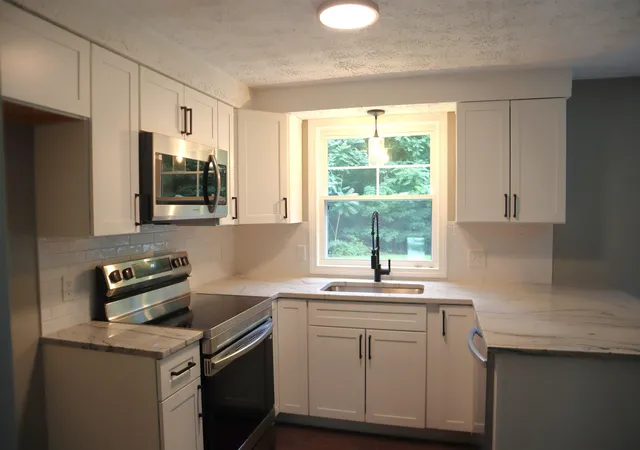 Photo 3 of Sale Pending at 93 Jason Dr, Goffstown, NH 03045 | MLS# 5108811 | Listing updated on 2026-09-14
