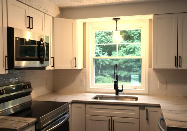 Photo 3 of Sale Pending at 93 Jason Dr, Goffstown, NH 03045 | MLS# 5108811 | Listing updated on 2026-09-14