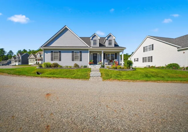 Photo 2 of Condo for sale at 8 Bent Grass Cir, Kingston, NH 03848 | MLS# 5108818 | Listing updated on 2026-09-11