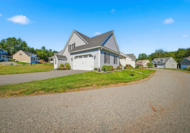Photo 3 of Condo for sale at 8 Bent Grass Cir, Kingston, NH 03848 | MLS# 5108818 | Listing updated on 2026-09-11