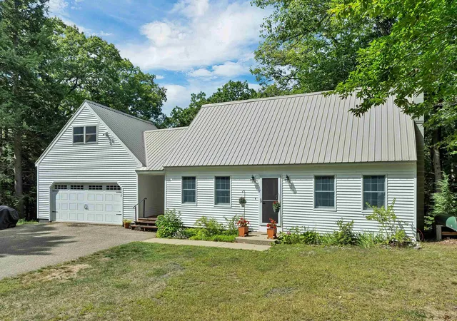 Photo 2 of Single family home for sale at 41 Haywagon Rd, Gilford, NH 03249 | MLS# 5108823 | Listing updated on 2026-09-18